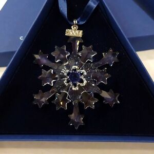 Swarovski Crystal Limited Annual Edition 2004 Rockerfeller Center Star Ornament